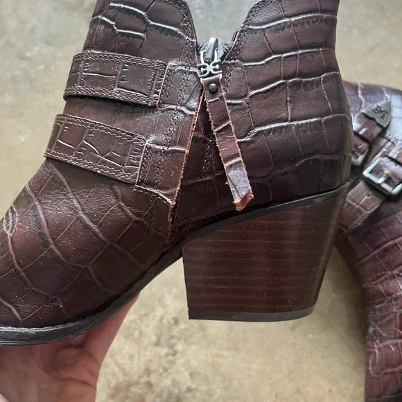 Sam Edelman Croc-Embossed Dark Brown Ankle Booties Size 8 - Picture 5 of 9